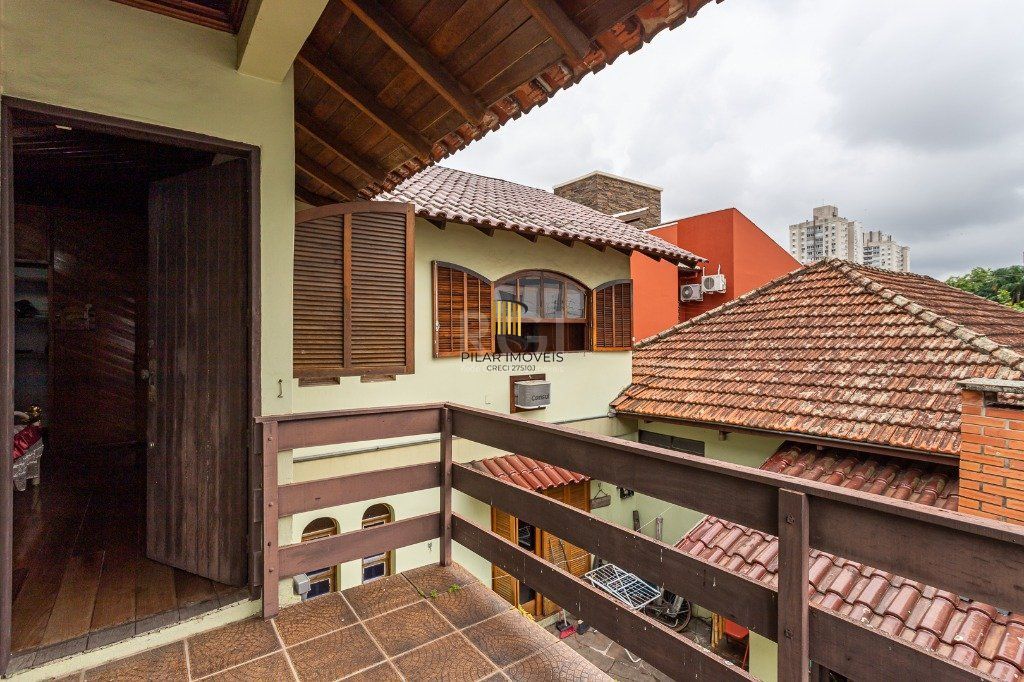 Casa sobrado no Jardim Botânico de 5 dormitórios e 2 vagas