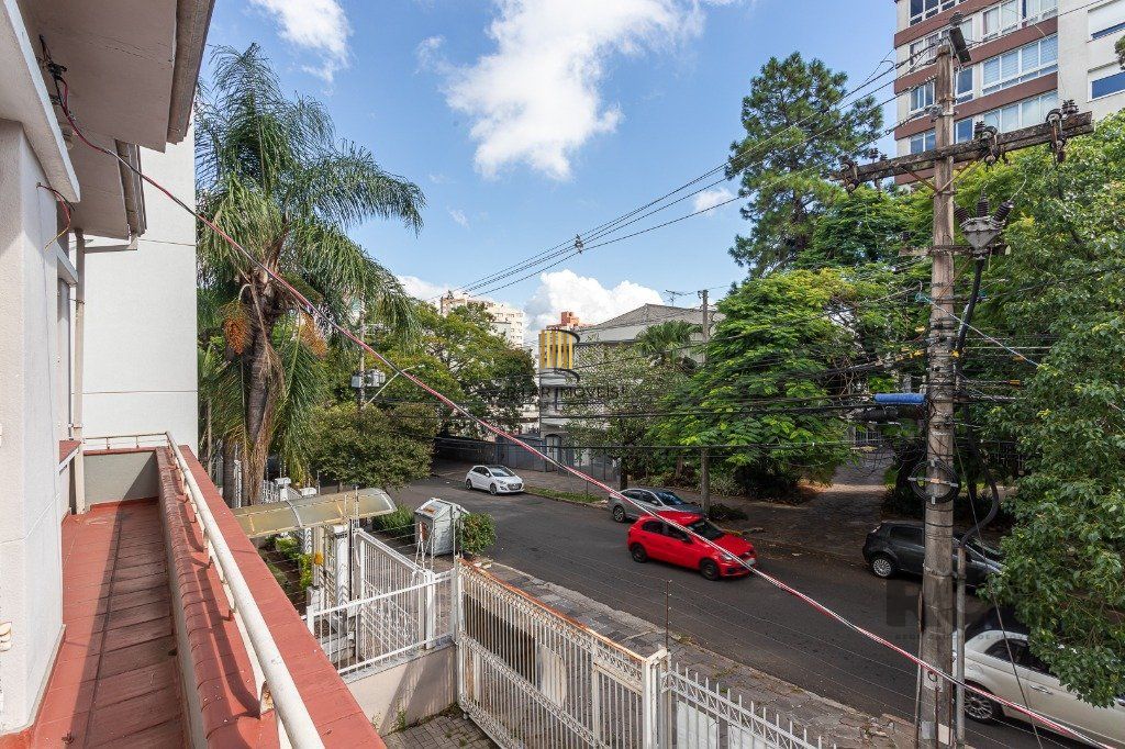 Casa Espaçosa de 3 Dormitórios à Venda no Bairro Moinhos De Vento!