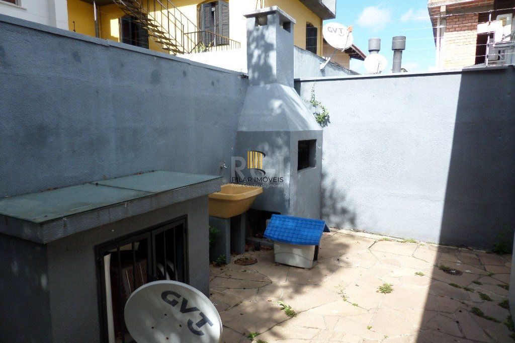 Casa no bairro Jardim Botânico de 3 dormitórios e 2 vagas