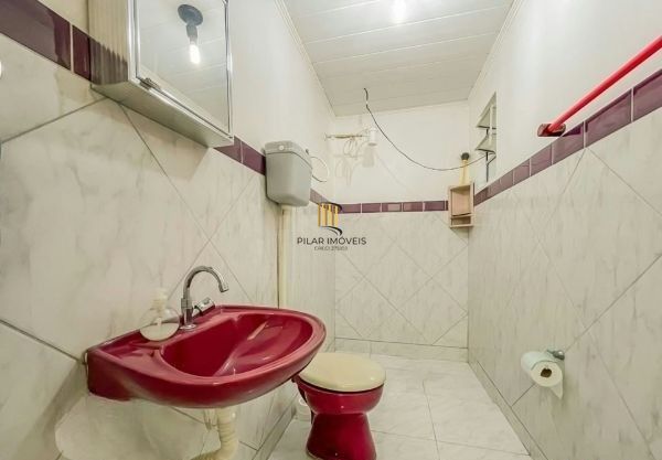 Casa no bairro Cavalhada de 3 dormitórios e 3 vagas