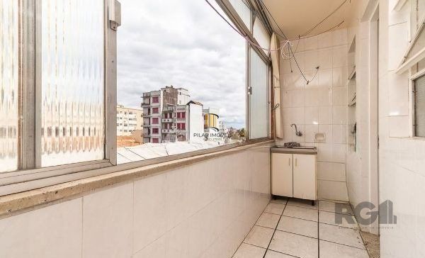 Apartamento de 2 dormitórios dependência e vaga