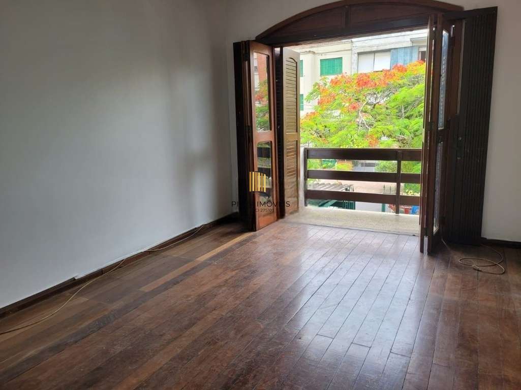 Casa 5 dormitórios no bairro Petrópolis