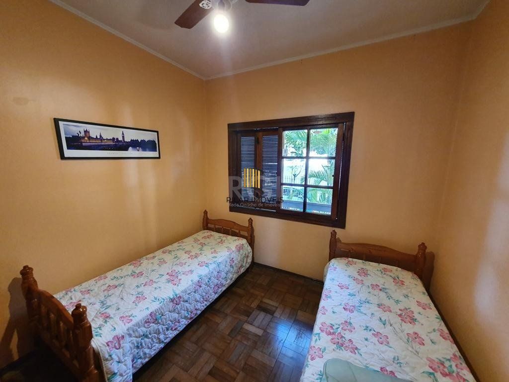 Casa para Venda - 250m², 4 dormitórios, sendo 1 suites, 4 vagas - Centro