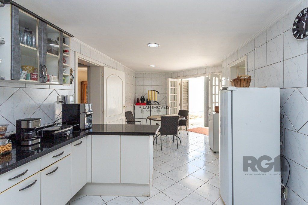 casa sobrado no Alto Petrópolis de 5 dormitórios e 3 vagas