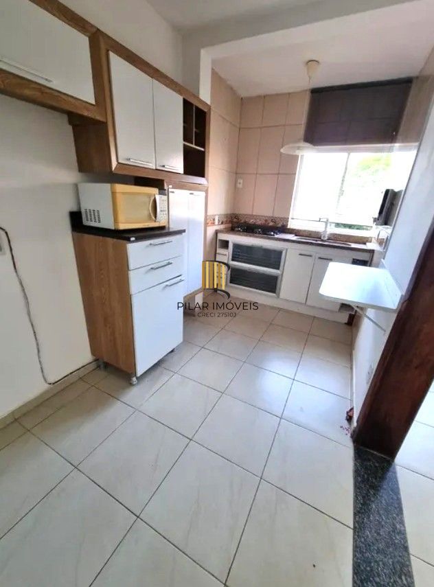 Casa sobrado no bairro Cristal de 3 domitórios e 3 vagas