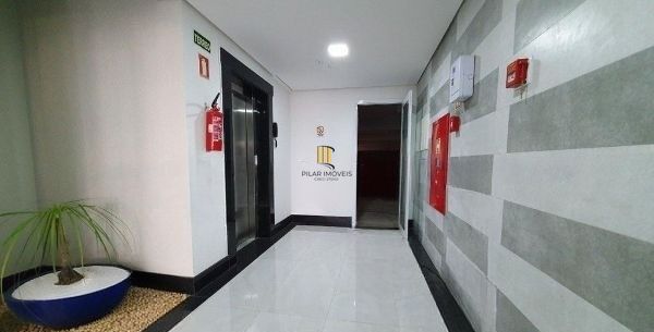 Apartamento no Passo D'areia de 2 dormitórios e 2 vagas DESOCUPADO