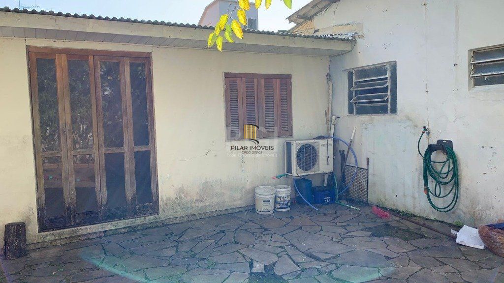 Casa 4 dormitórios 3 banheiros garagem coberta para 3 + carros