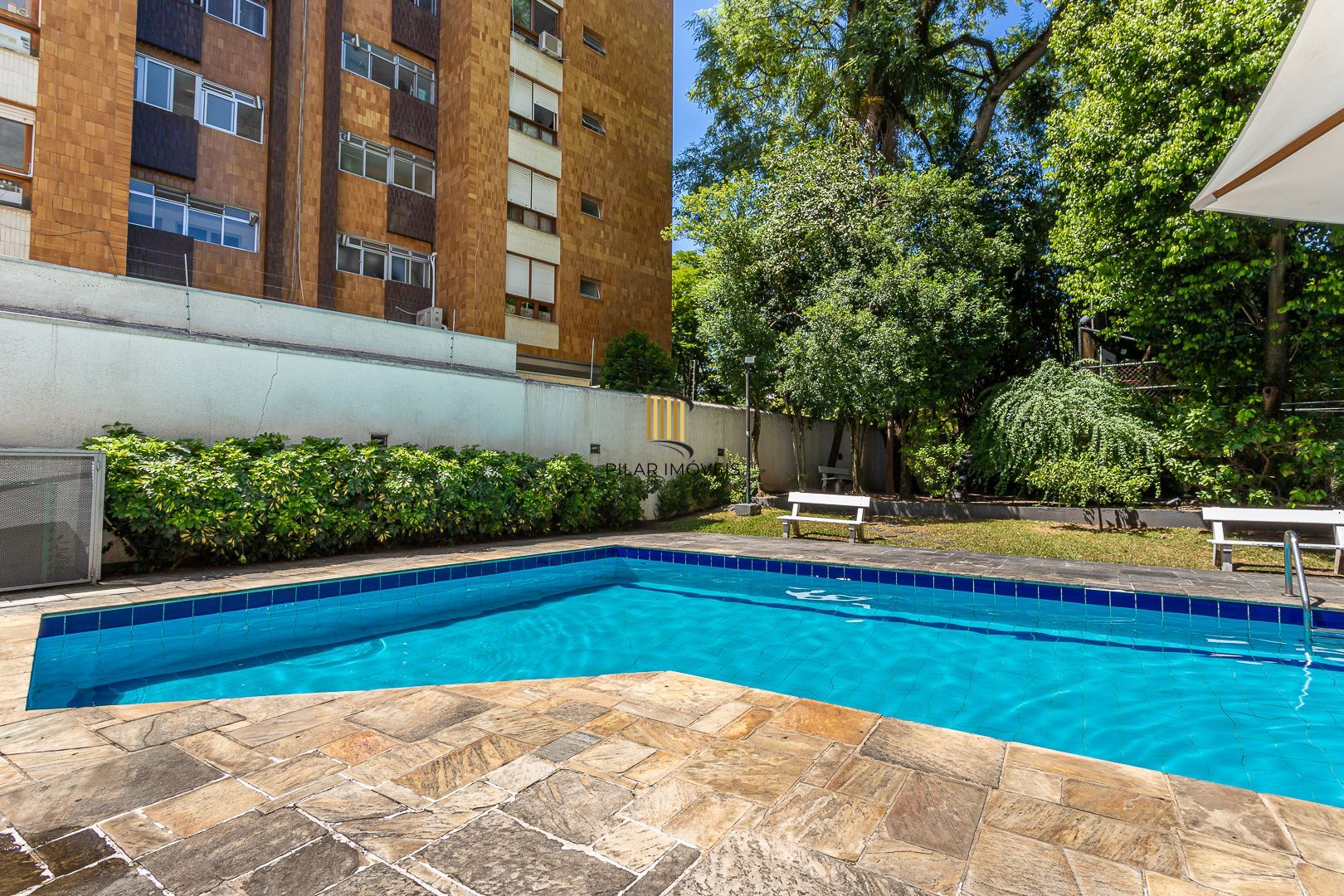 Apartamento no Moinhos de Vento de 3 dormitórios vaga e infra DESOCUPADO