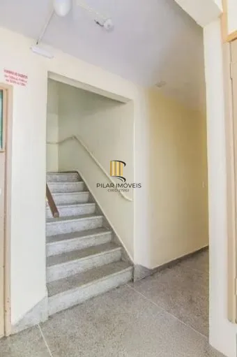 Apartamento no bairro Cristal de 2 dormitórios e vaga rotativa