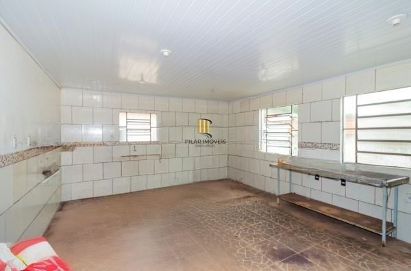 Casa / Terreno com 3 casas de alvenaria no bairro Morro Santana