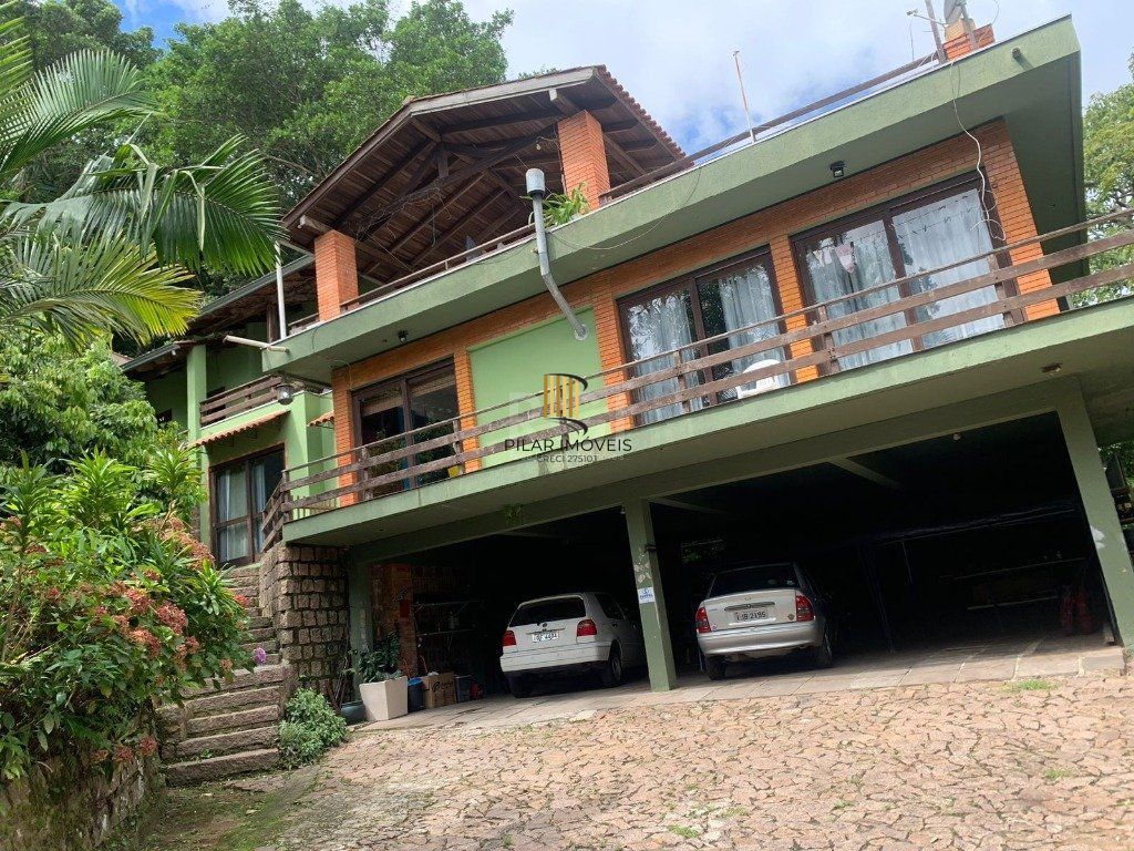 Terreno de 5.280 m², com 3 casas, no bairro Ponta Grossa, em Porto Alegre.