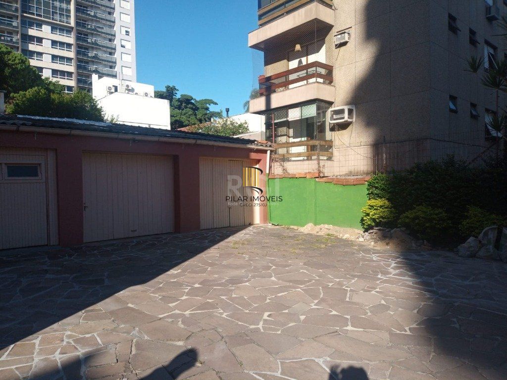 Apartamento no bairro Petrópolis de 3 dormitórios e vaga