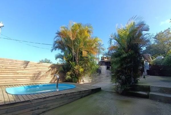 Casa no bairro Jardim do Salso com 2 dormitórios e 4 vagas