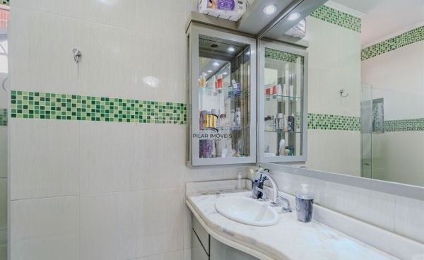 Casa em condomínio no bairro Santo Antômnio de 4 dormitórios e 2 vagas