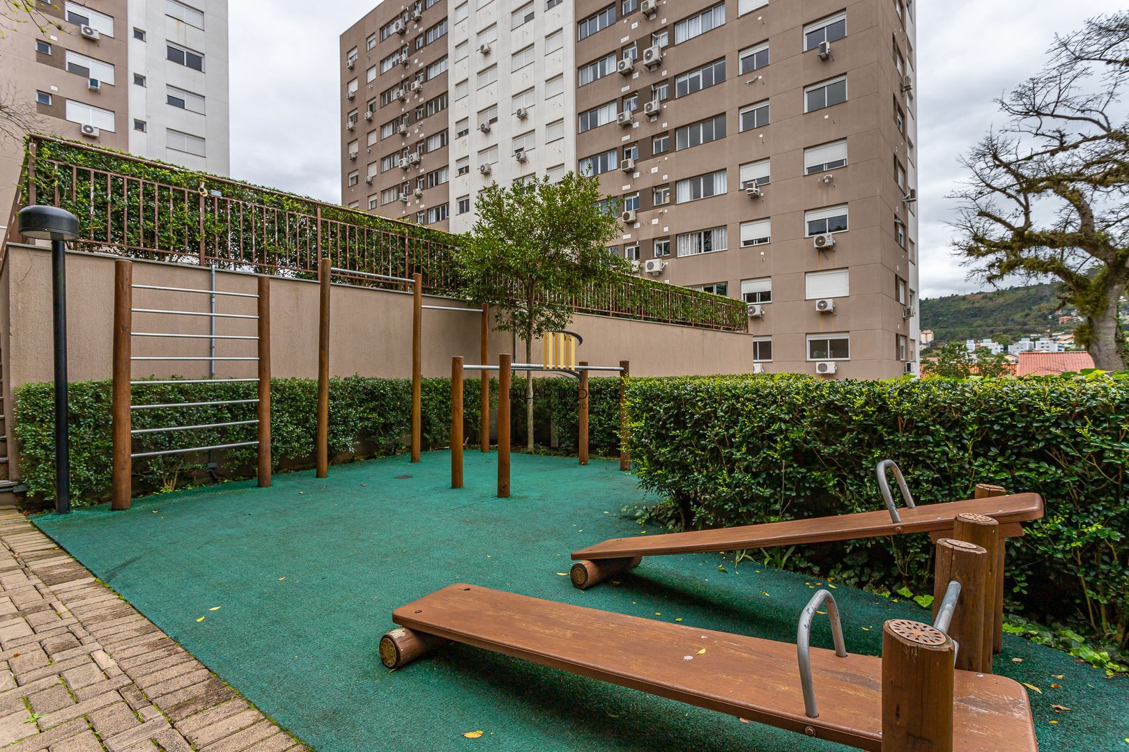 Apartamento no bairro Teresópolis de 2 dormitórios vaga e infra