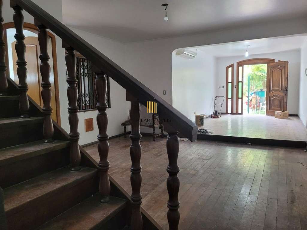 Casa 5 dormitórios no bairro Petrópolis