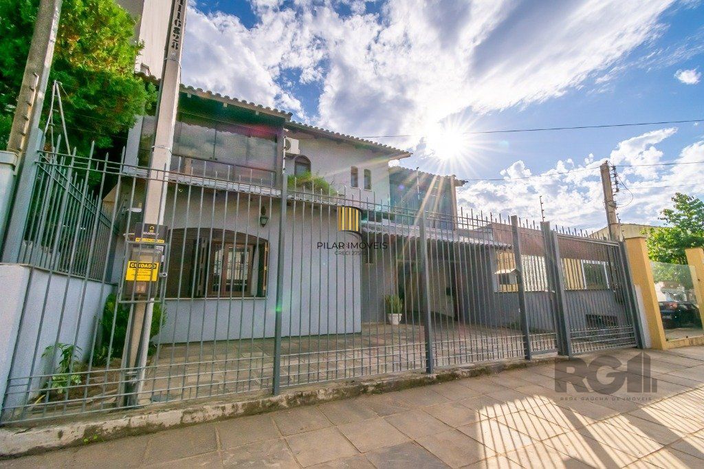 Casa 4 Dormitório(s) Bairro Jardim Planalto