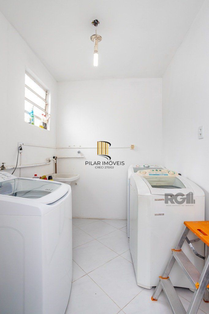 casa de 03 dorm, 02 banheiros , 03 vagas