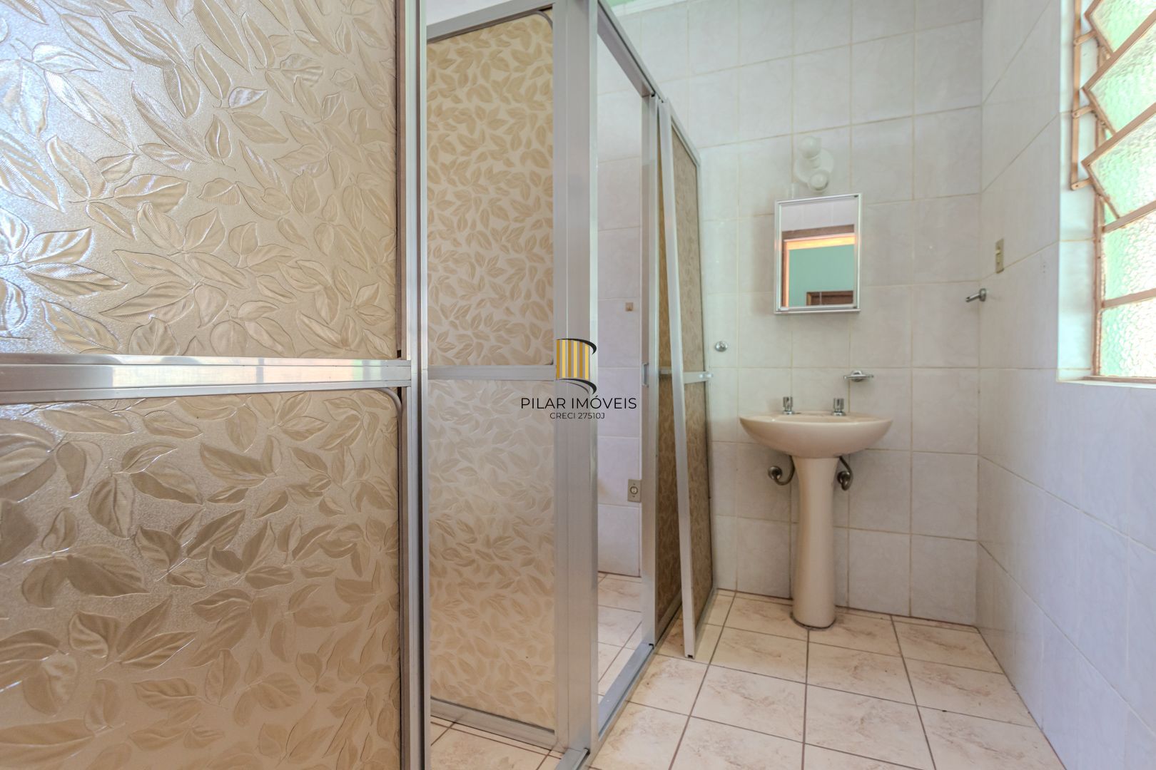 Casa sobrado no Partenon com 5 dormitórios e 4 vagas