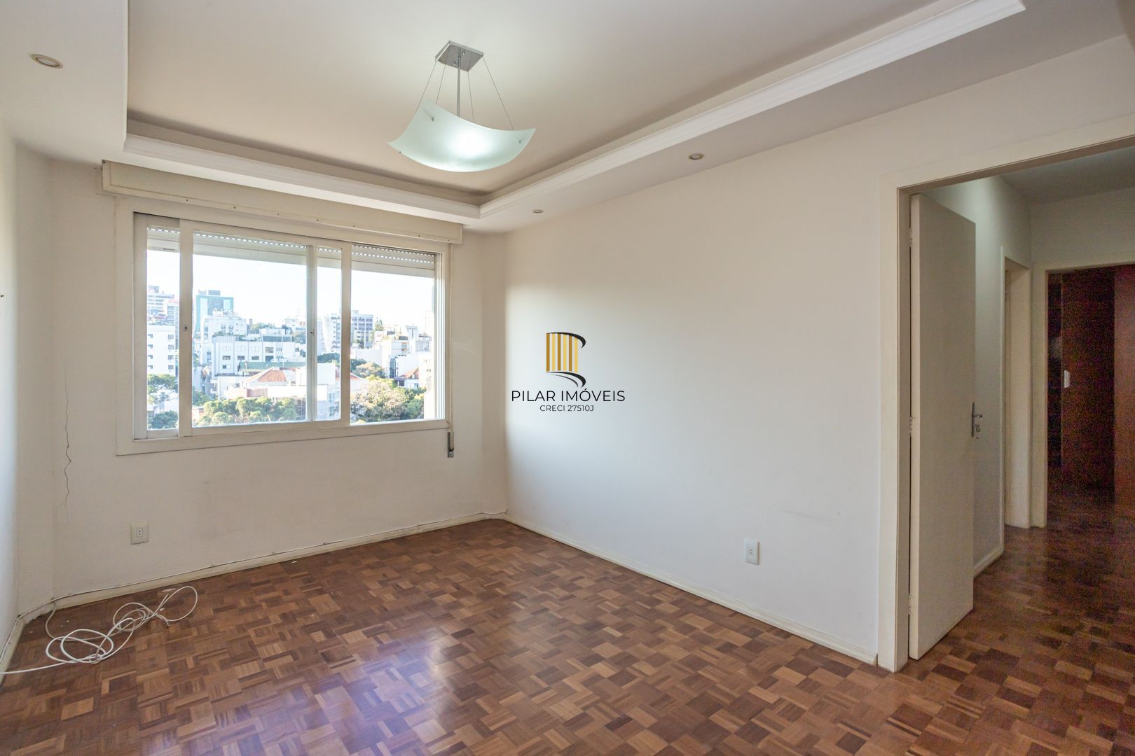 Apartamento no Petrópolis de 2 dormitórios dependência e vaga desocupado - Pilar Imóveis