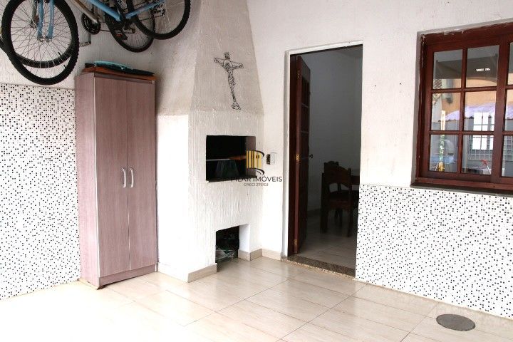 Casa sobrado na Hípica de 2 dormitórios e 2 vagas