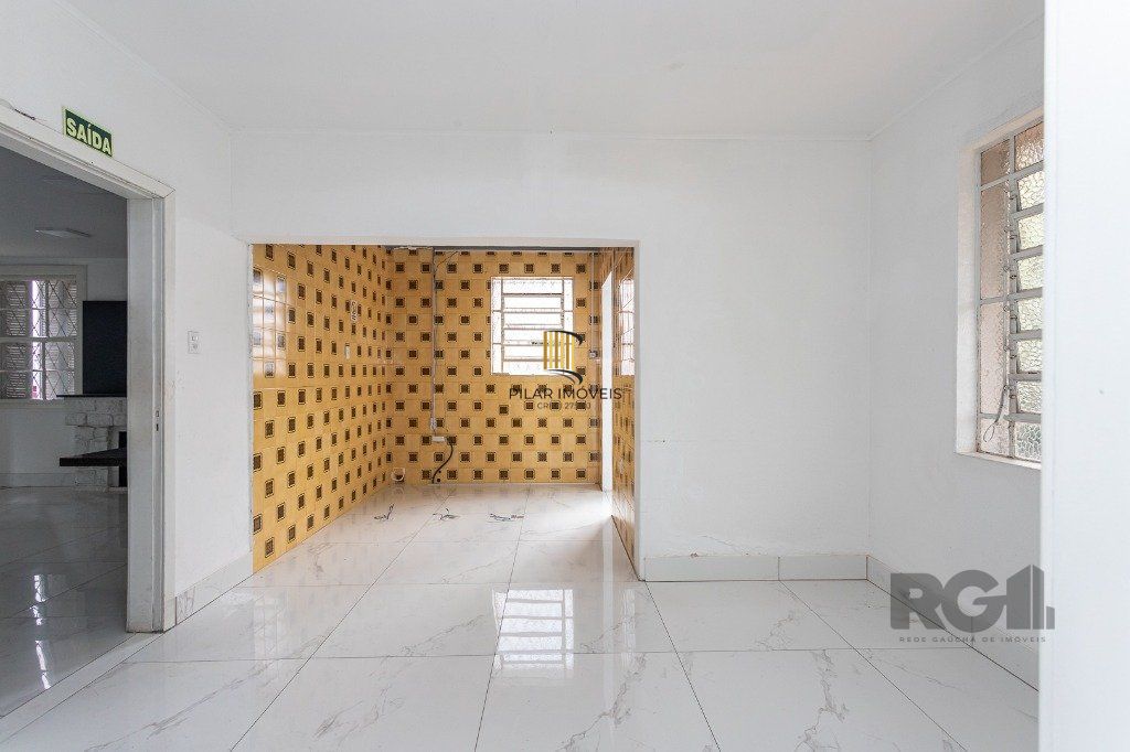 Casa Espaçosa de 3 Dormitórios à Venda no Bairro Moinhos De Vento!