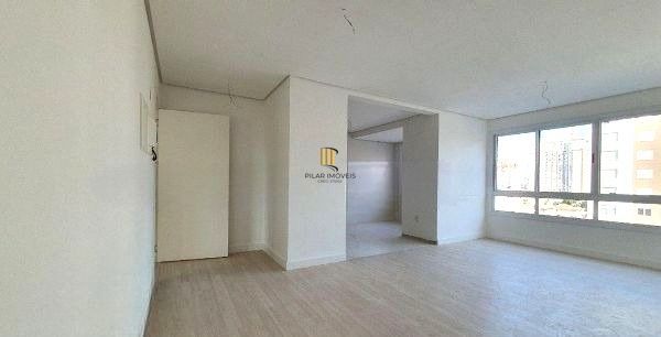 Apartamento no Passo D'areia de 2 dormitórios e 2 vagas DESOCUPADO