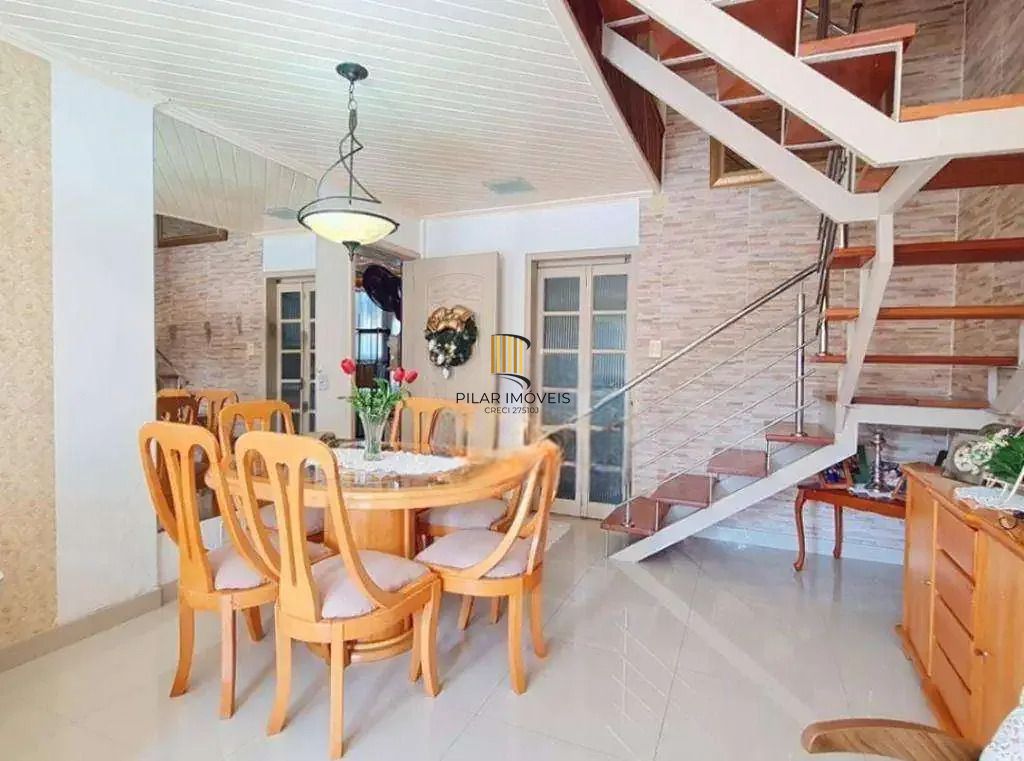 Sobrado 3 dormitórios no bairro Jardim Algarve