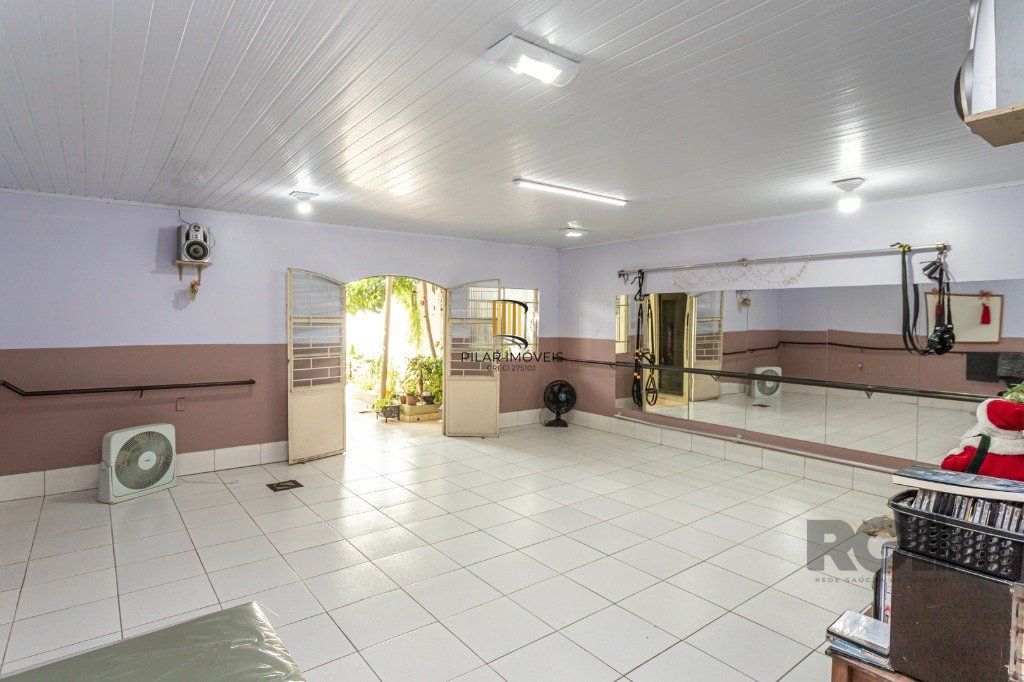 CASA COMERCIAL E RESIDENCIAL NO MIOLO DO BAIRRO SANTANA