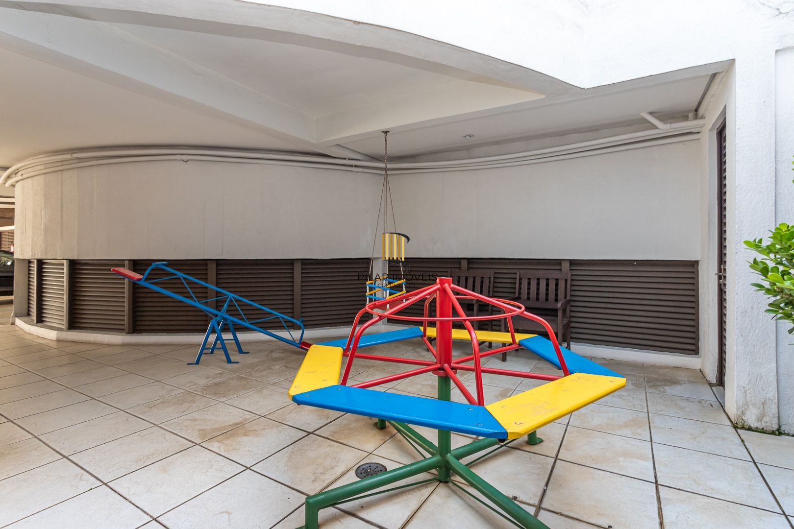 Apartamento no bairro Mont Serrat de 2 suítes e 2 vagas DESOCUPADO