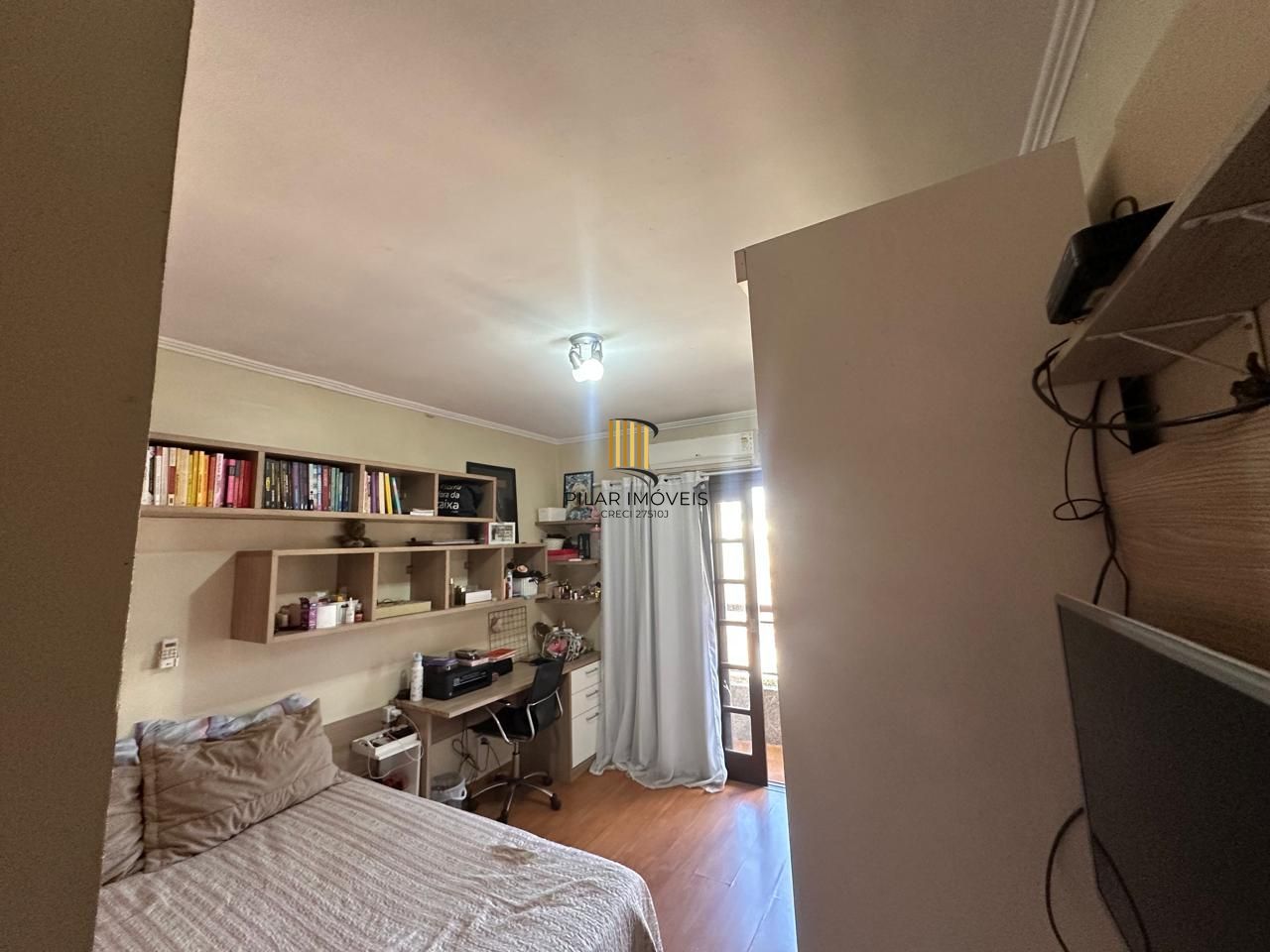 Ótima cobertura de 3 dormitórios com 232m² no bairro Passo da Areia.