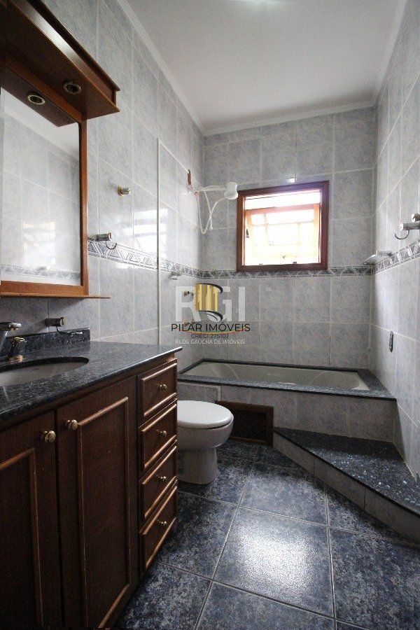 Casa para Venda - 280m², 3 dormitórios, 2 vagas - Petrópolis