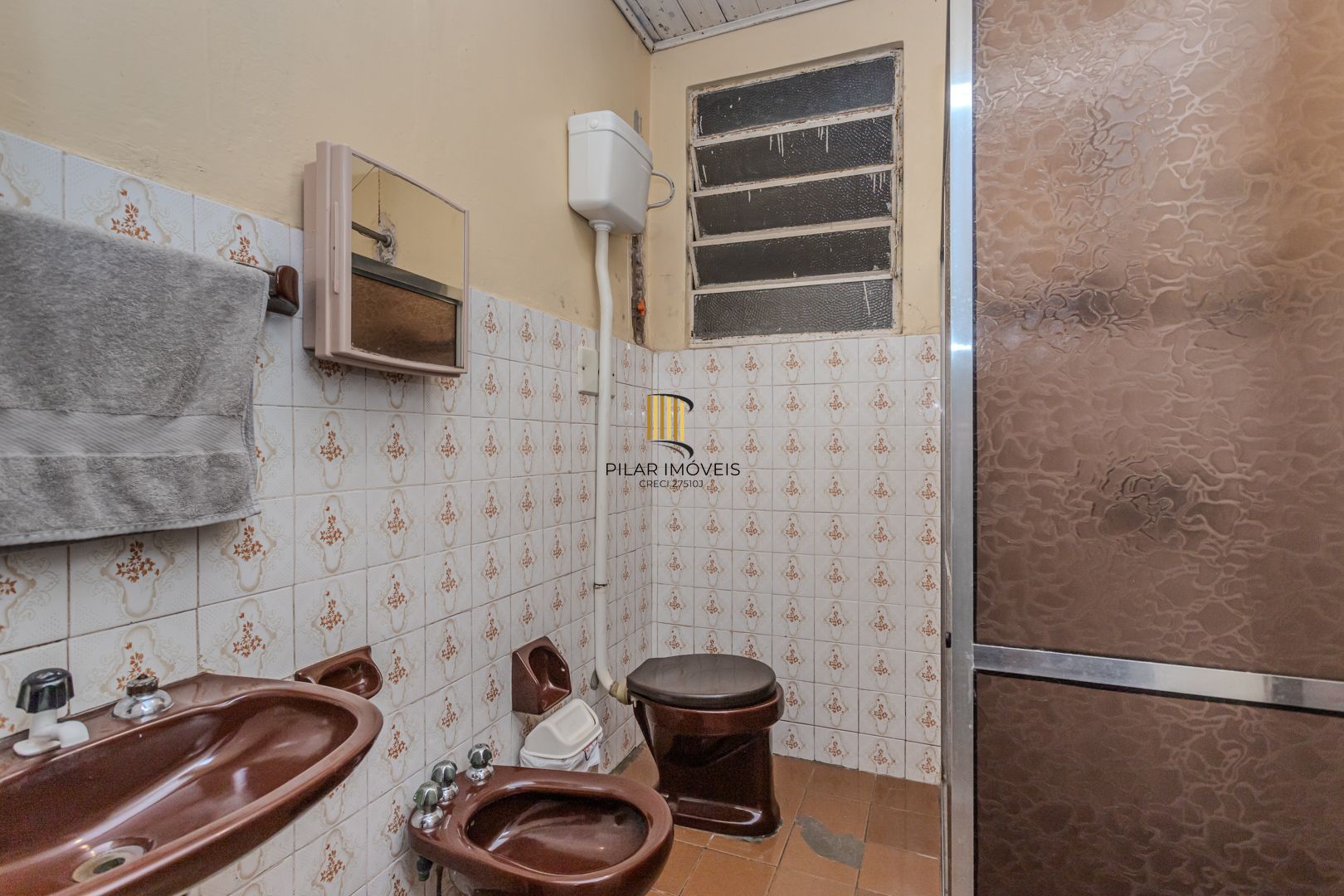 Casa no bairro Jardim Botânico de 3 dormitórios e garagem e terreno com 370m²