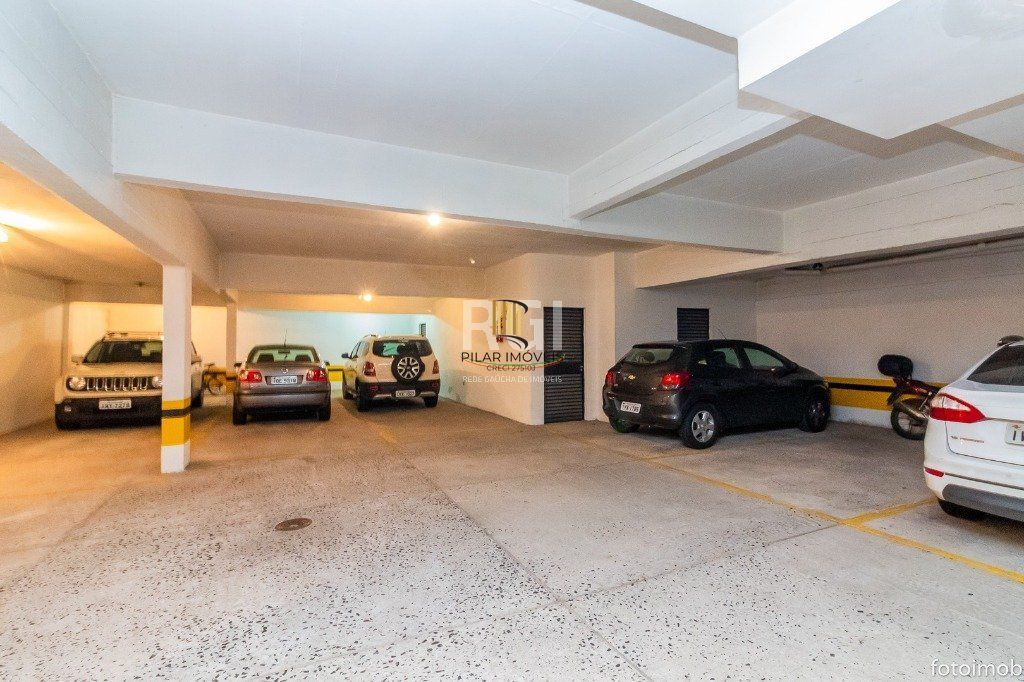 Cobertura para Venda - 248.34m², 3 dormitórios, sendo 1 suites, 3 vagas - Petrópolis
