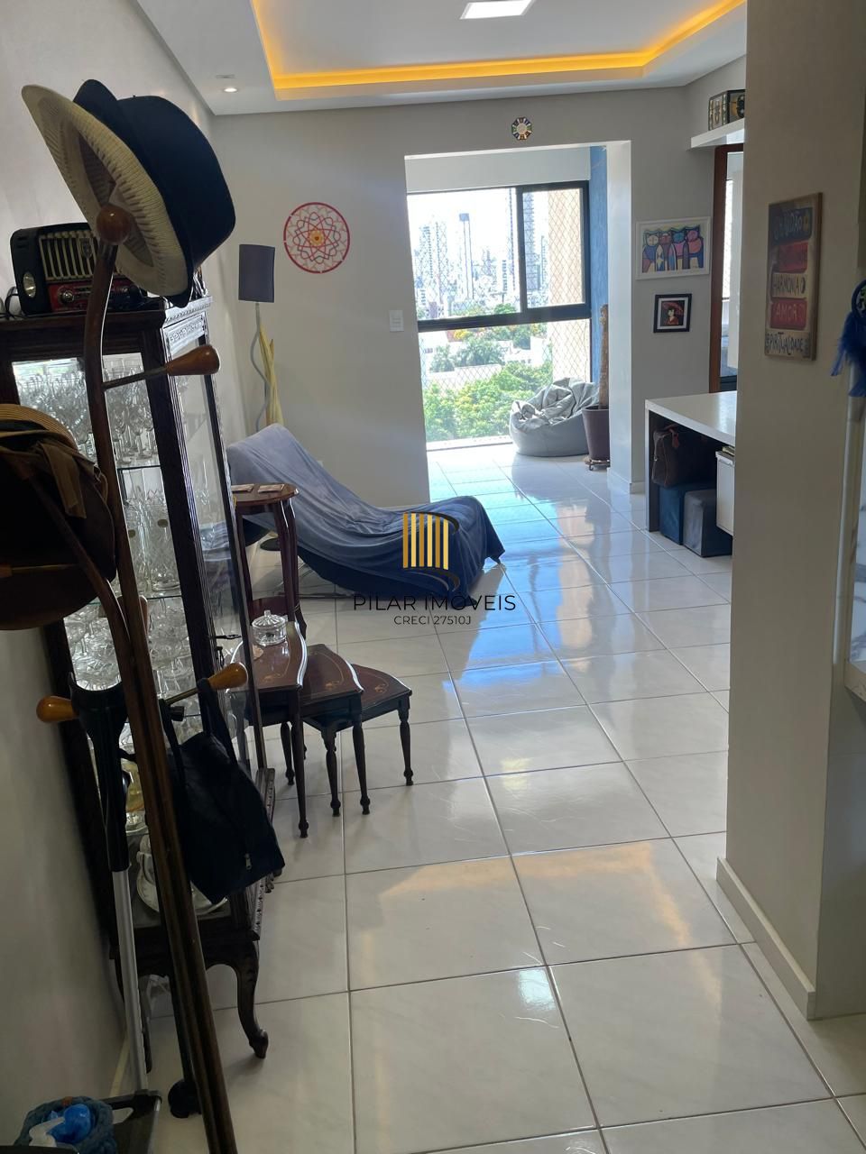 APARTAMENTO NO CENTRO DA CIDADE DE CHAPECÓ 02 DORM. 02 VAGAS, SEMI-MOBILIADO, CHURRASQUEIRA E ELEVADOR.