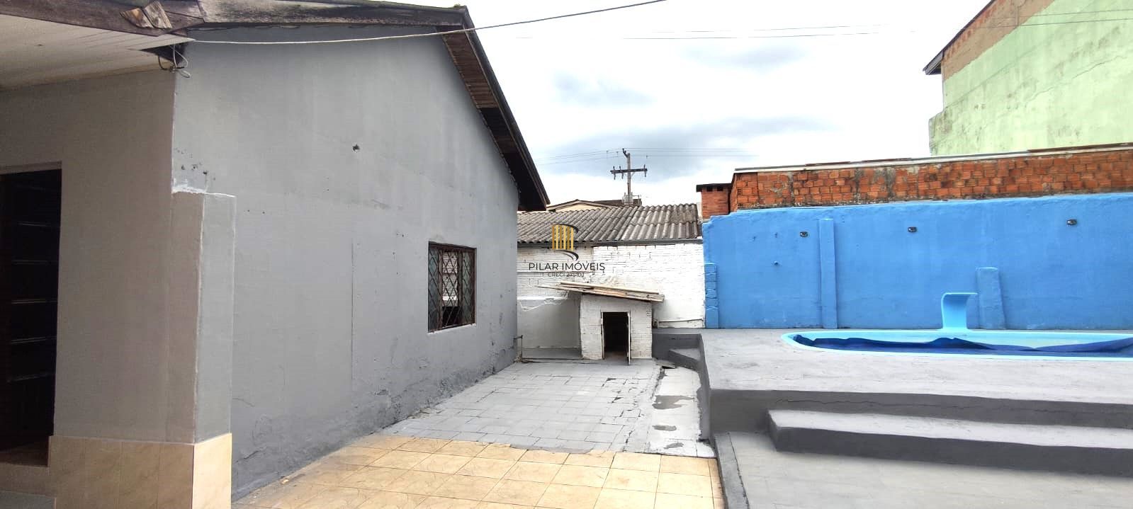 Casa no Sarandi de 2 dormitórios e pátio com piscina