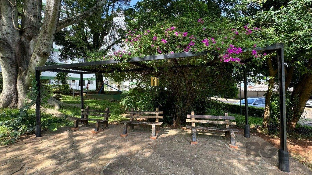 Apartamento de 2 dormitórios no bairro Nonoai