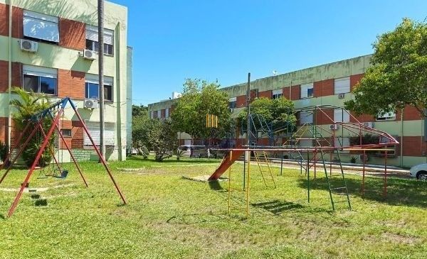 Apartamento no bairro Cristal de 3 dormitórios e vaga DESOCUPADO