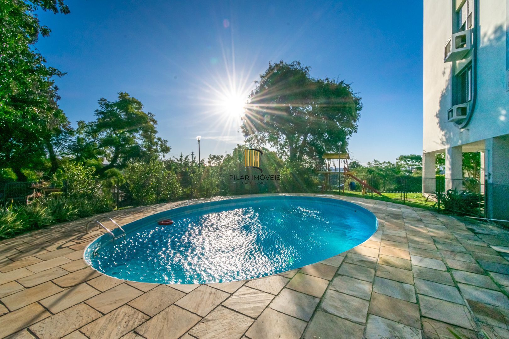 OCASIÃO 3 dormitórios, suíte e vaga, 106m² privativos, por R$ 400 mil