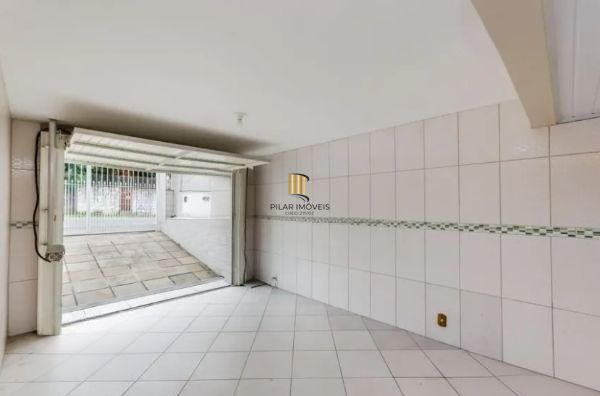 Casa / sobrado no bairro Jardim Itu de 3 dormitórios e pátio com piscina
