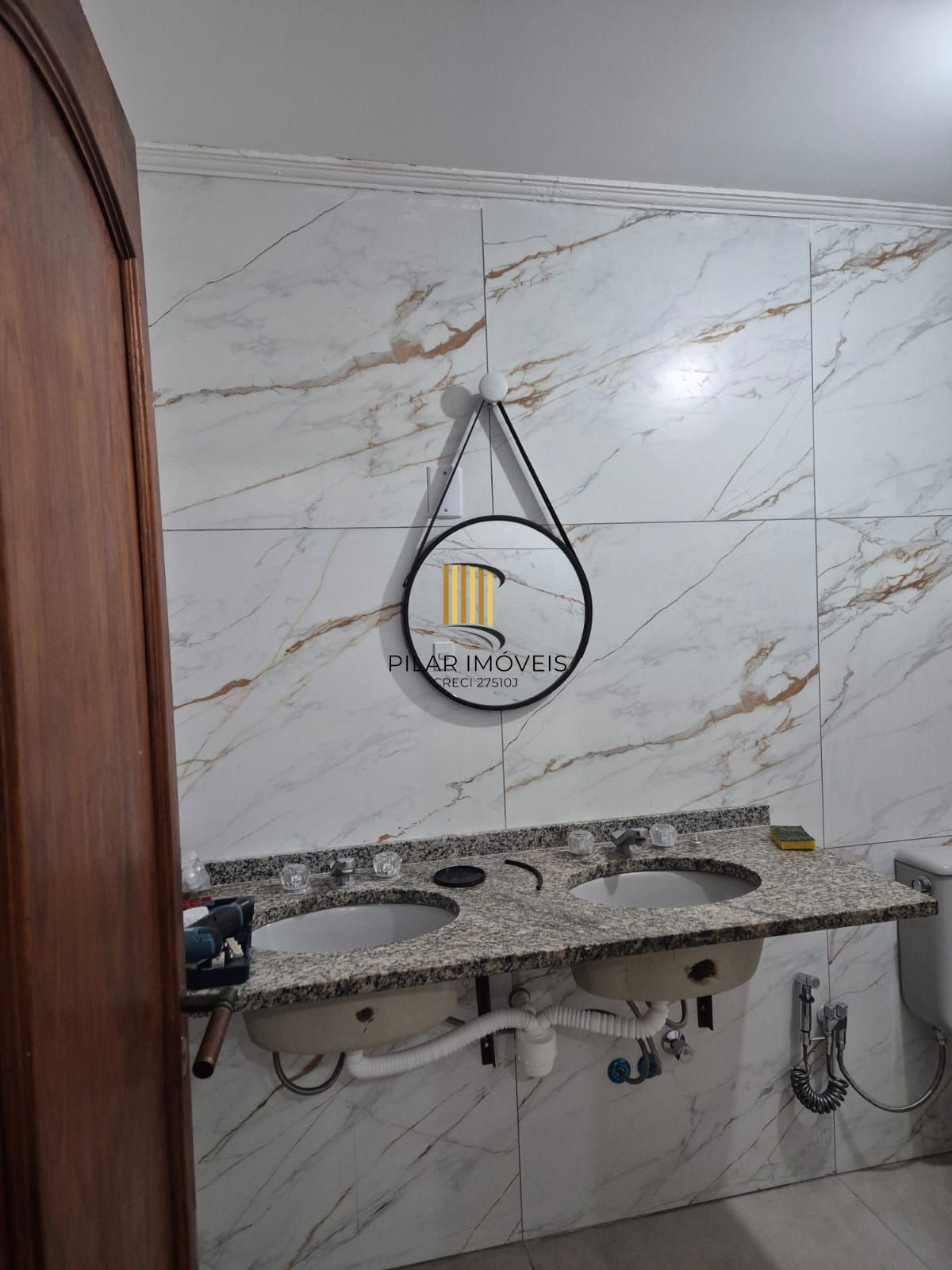 Casa no Jardim Itu com 5 dormitórios e 2 vagas e piscina