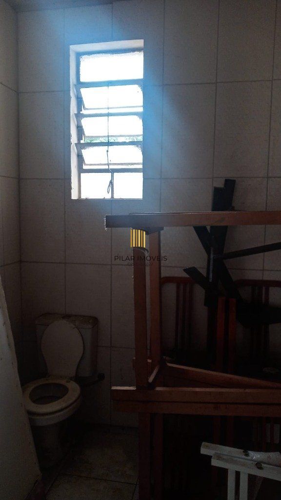 Sobrado no bairro Petrópolis com 4 dormitórios e amplo pátio