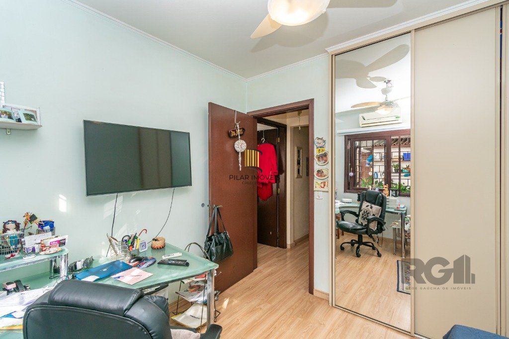 Sobrado no Moinhos de Vento de 4 dormitórios e 4 vagas