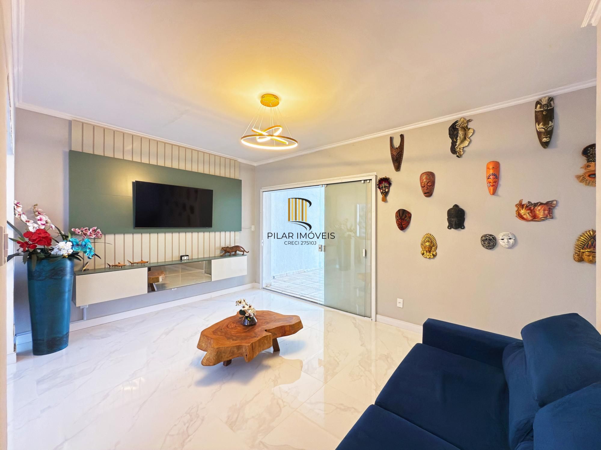 Casa 3 dormitórios no bairro Medianeira