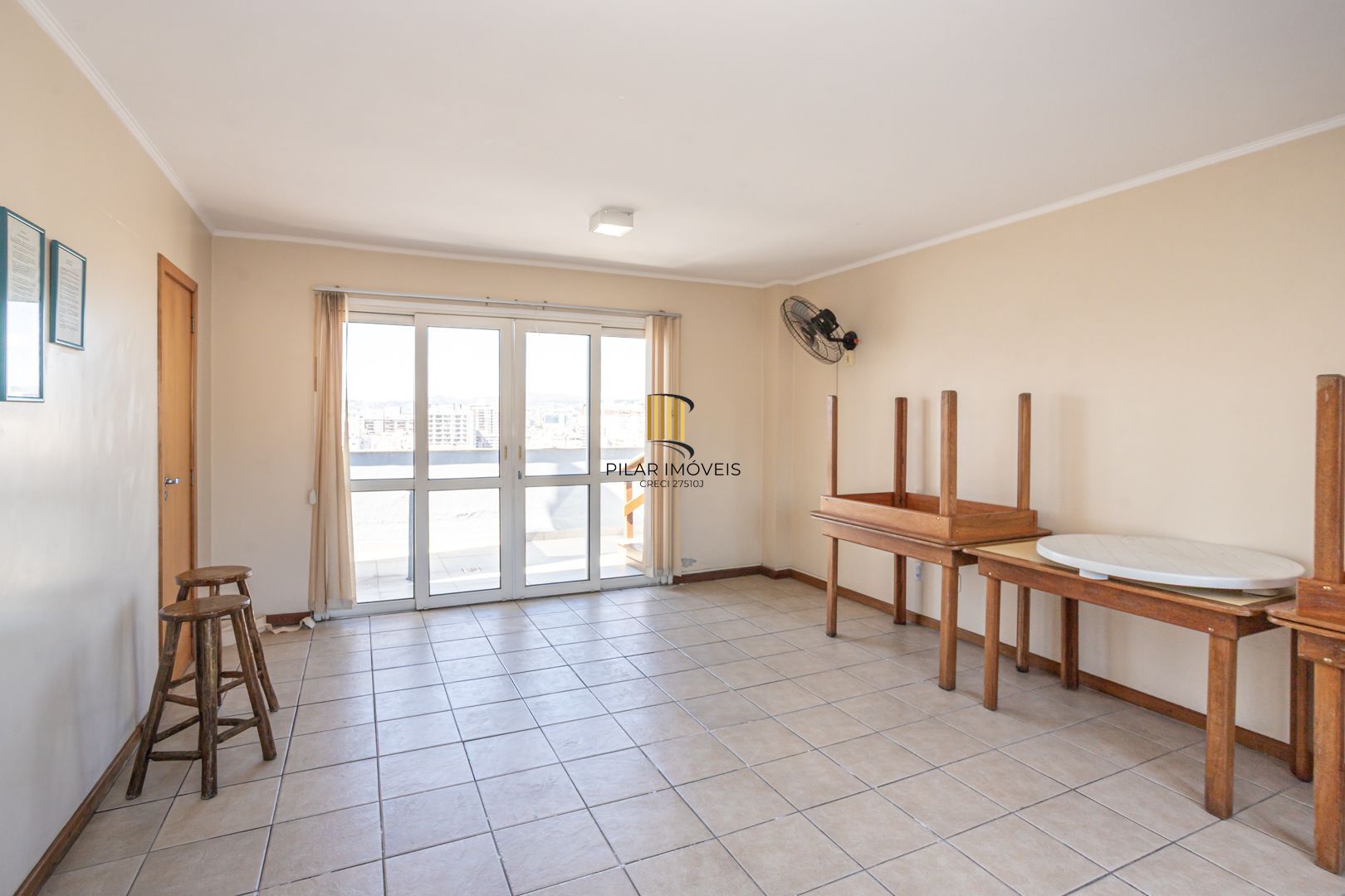 Apartamento na Cidade Baixa de 2 dormitórios e vaga DESOCUPADO