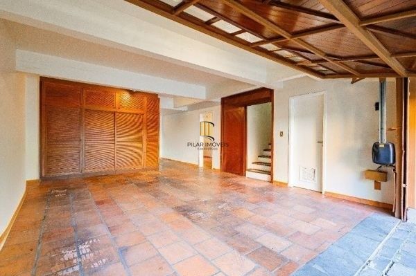 Casa sobrado no bairro Bela Vista de 3 dormitórios e 3 vagas DESOCUPADA