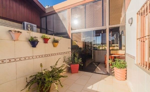 Casa em Condomínio bairro Tristeza de 3 dormitórios e 3 vagas
