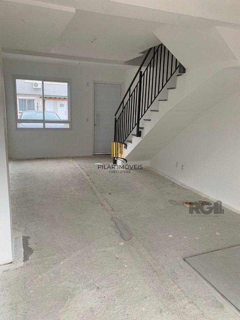 Sobrado novo com aproximadamente 88m² no bairro Vila Nova.