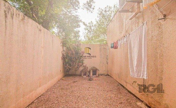 Casa no bairro Camaquã de 4 dormitórios e 2 vagas