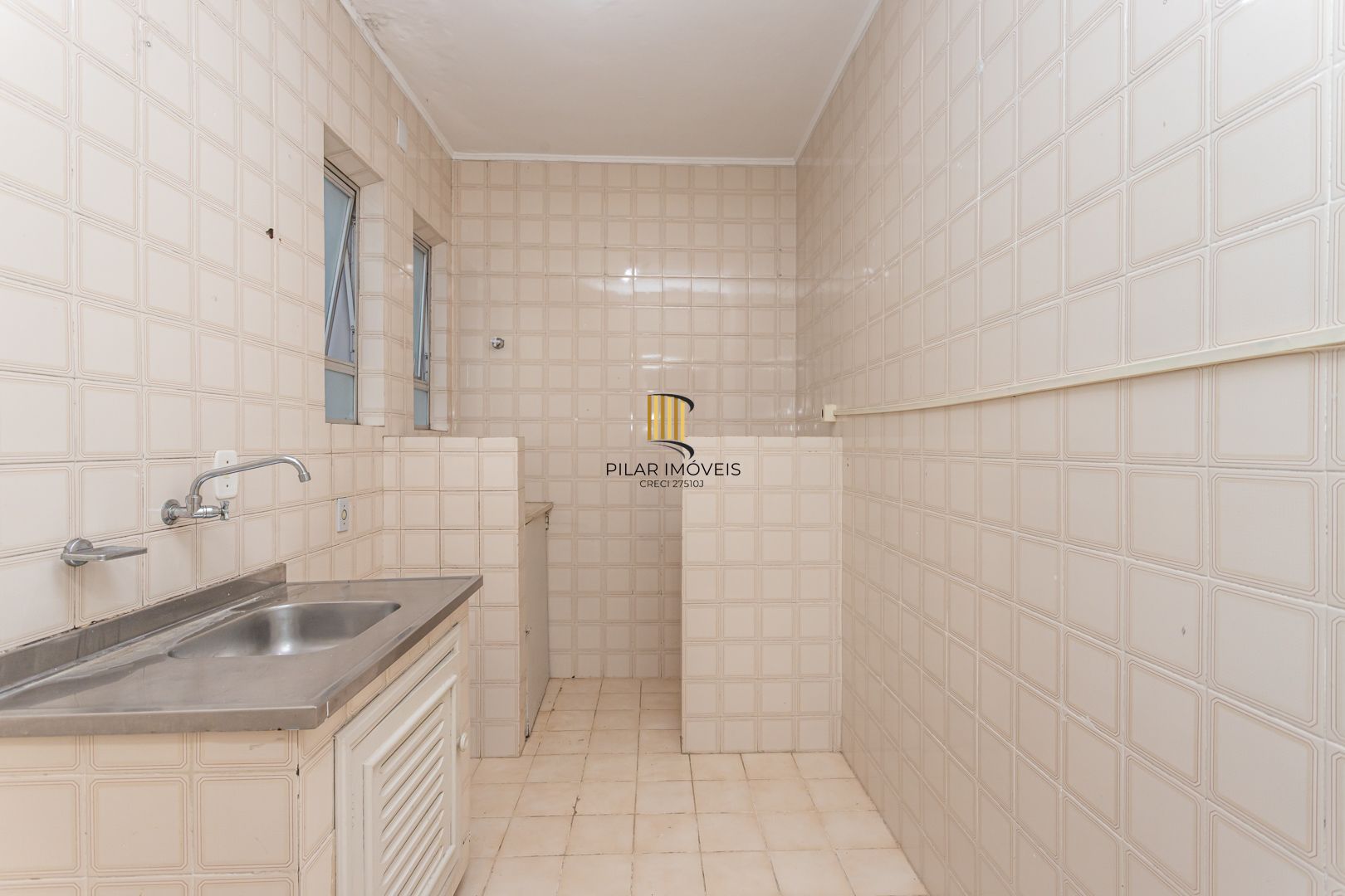 APTO DE 01 NO MENINO DEUS, DESOCUPADO